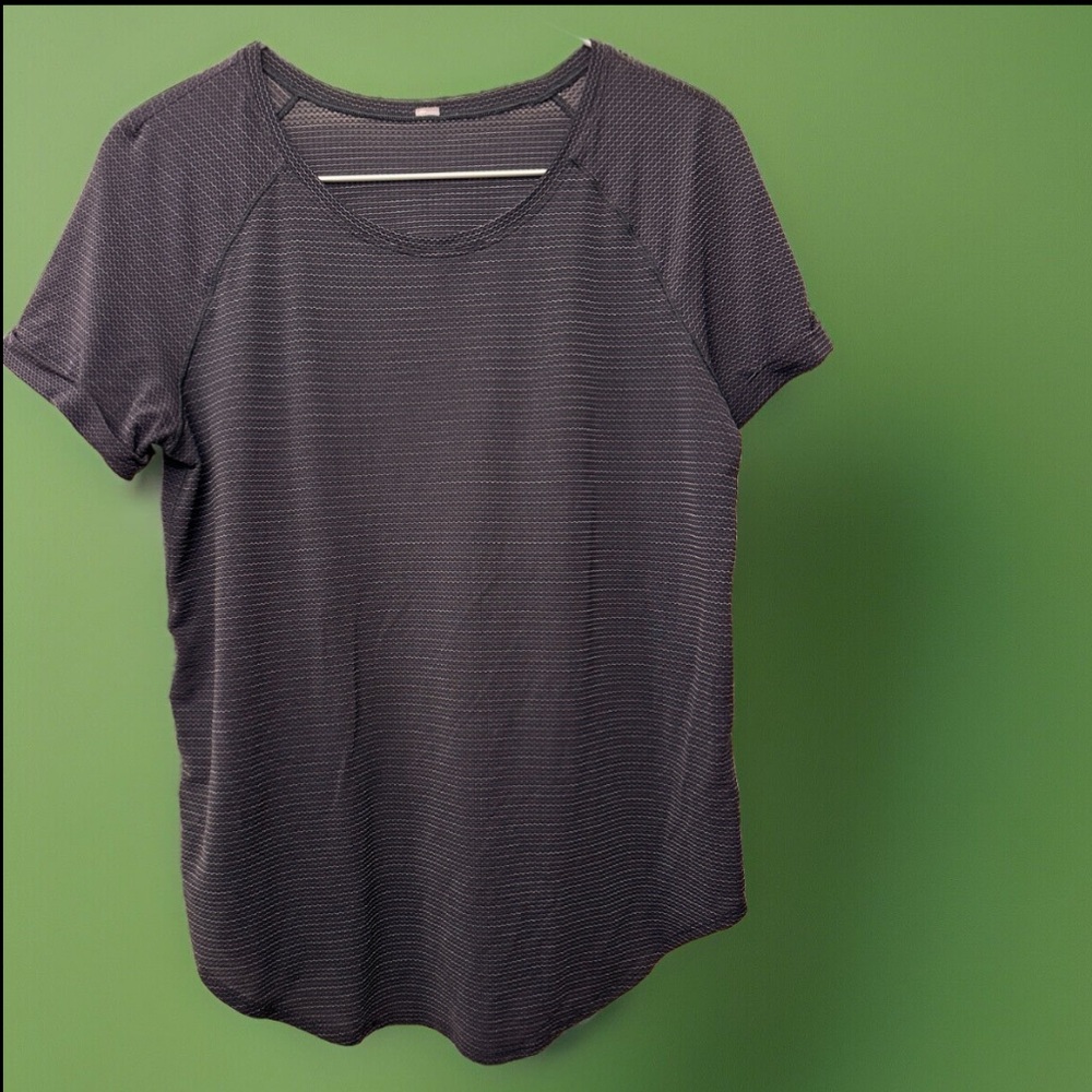 Size 6 Lululemon Open Up Tie Back T-Shirt - Black